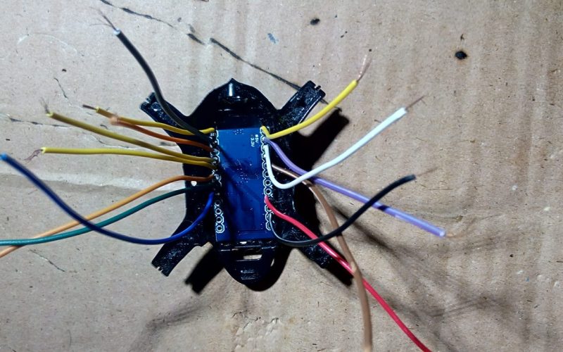 montaje del minidron - pro micro en la base del dron