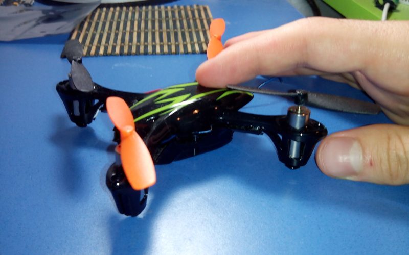 mini-dron: carcasa y motores